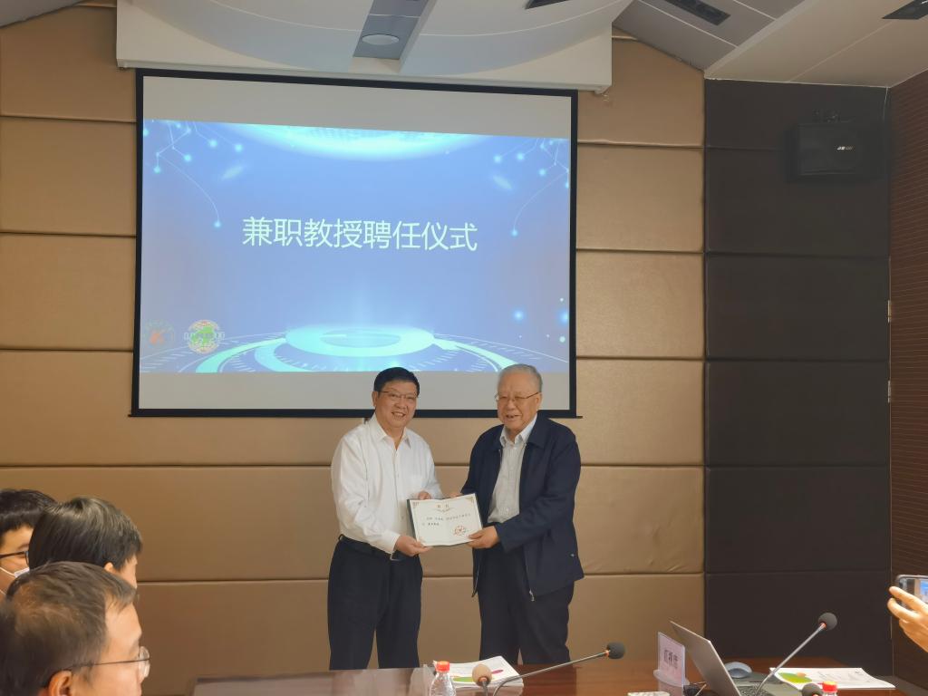 开元（中国）邀请汪旭光院士来校参加研讨会